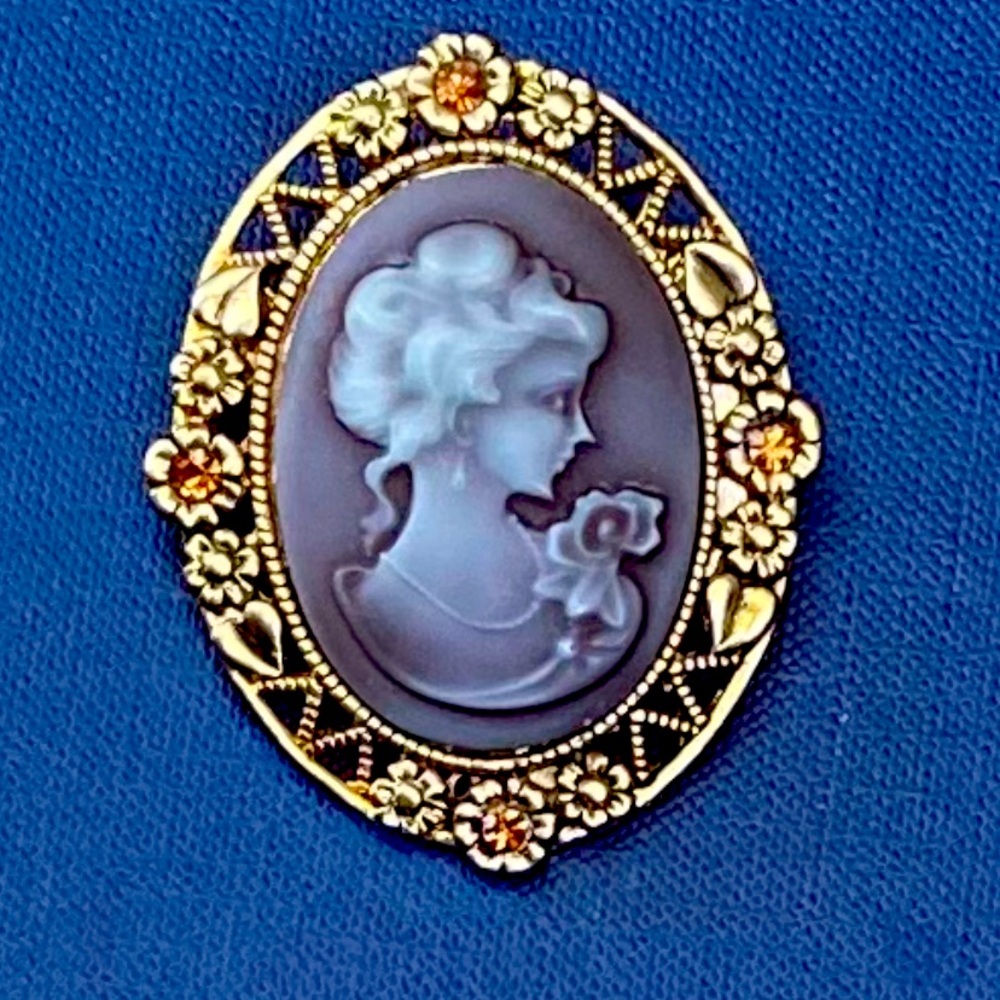 Vintage brooch, cameo, gold tone, filigree, rhinestones